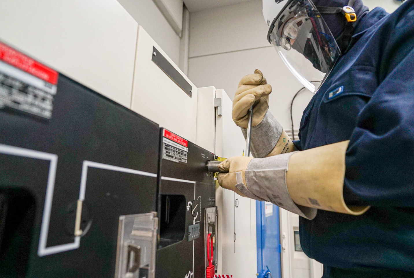 Formación especializada en alta tensión según normativa española