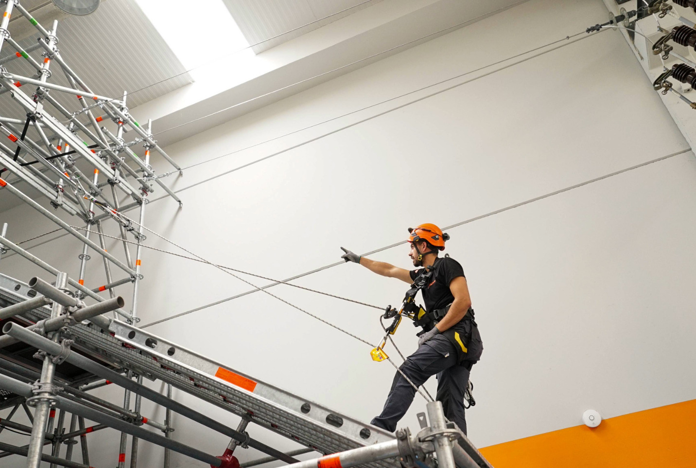 Formación TELCO trabajos en altura avanzado en andamios y torres.
