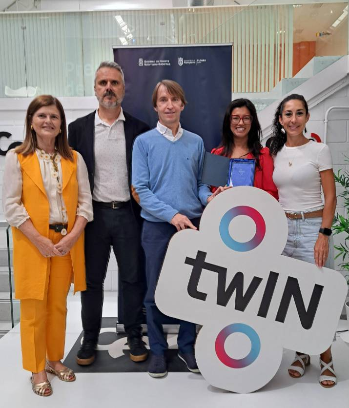 Equipo de Tesicnor y del Instituto de Biodiversidad y Medioambiente BIOMA de la Universidad de Navarra tras recibir el reconocimiento como piloto en el reto de Gestión Integral Ambiental de TwIN Govtech.